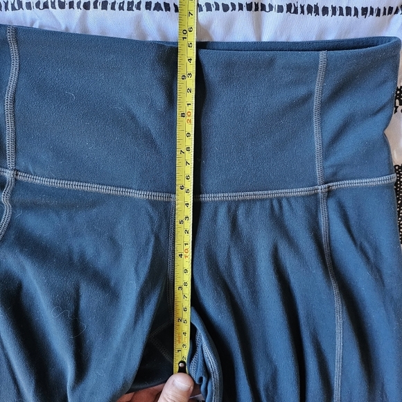 VGUC Athleta Mantra Yoga Capri Crop Mesh Panel Legging Tight Xsmall - Picture 13 of 15